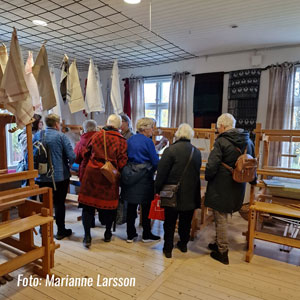 Besökare på Vävstolsmuseet